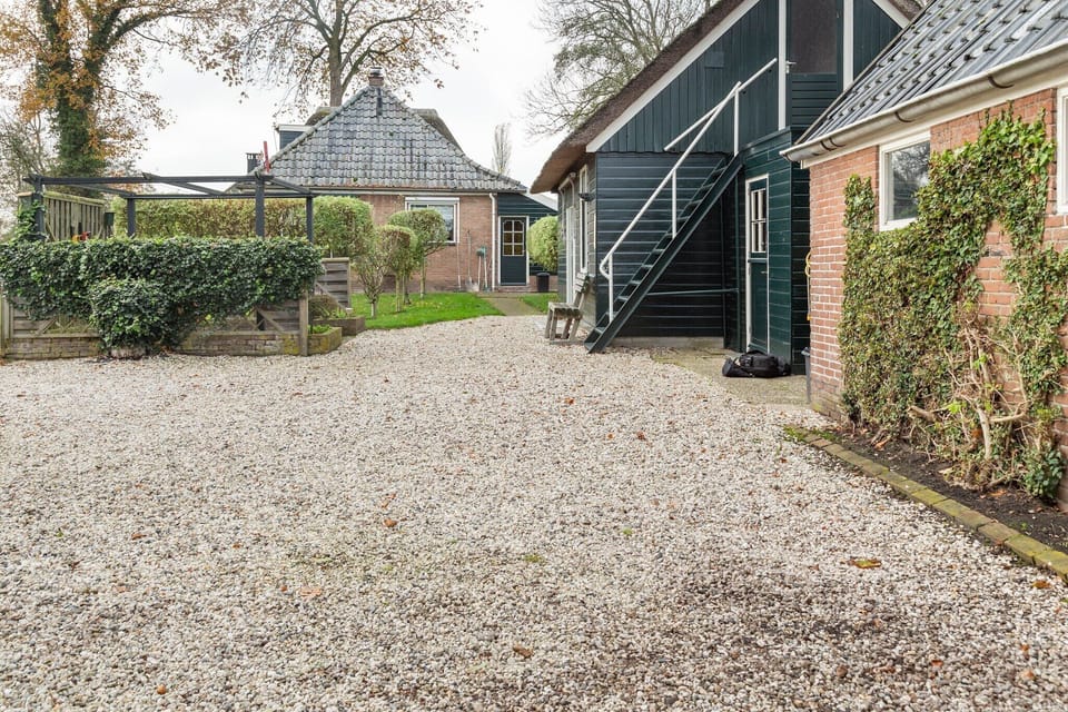 Entrance / Reception