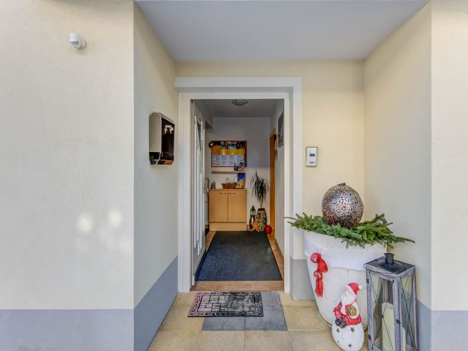 Entrance / Reception