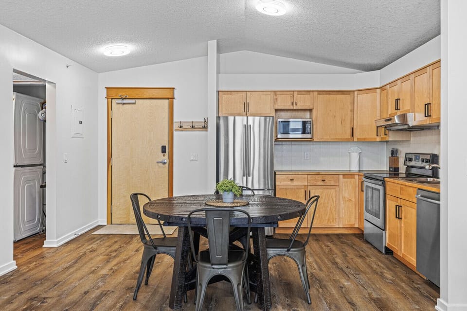 Entryway into unit