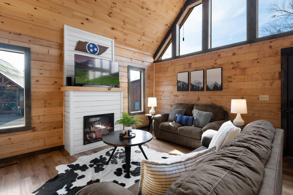 Midnight Ridge Lodge is the perfect modern cabin getaway!