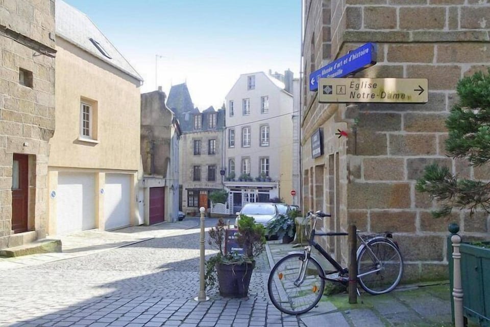 Surroundings [summer] (1-5 km)