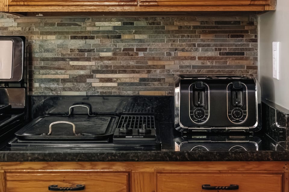 Whip up pancakes on the built-in griddle because breakfast is better with a little sizzle.