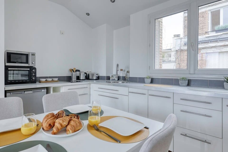 Dining Area - Kitchen