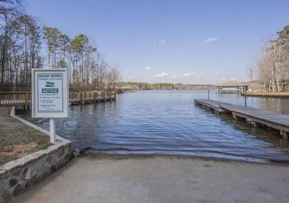 Stress-free lake days. Take advantage of the private, gated neighborhood boat ramp just minutes from our front door.
