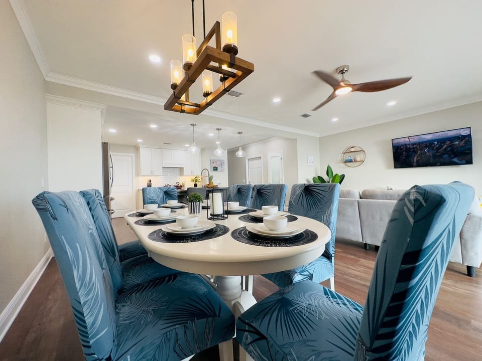 Comfortable dining room, full table set up, additional seating on the island
