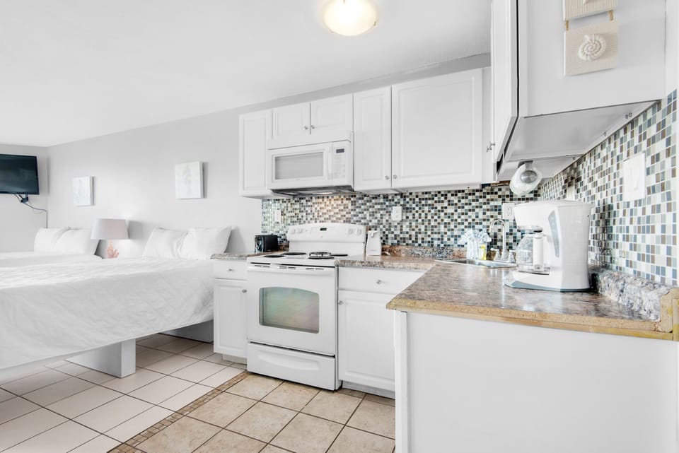Full kitchen