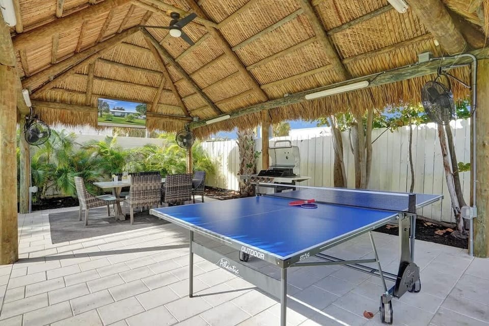 Huge Tiki hut with ping pong, dining, large TV.  Perfect for making family memories.  