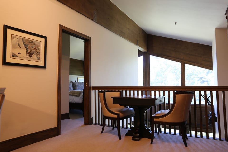 Flooring, Handrail, Floor, Indoors, Hardwood