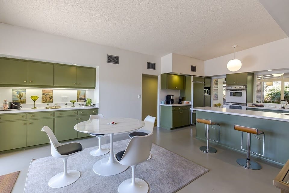 Dining area off kitchen 