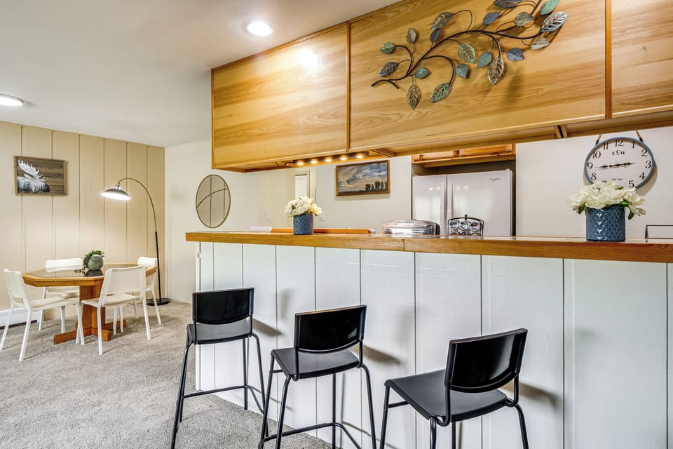 Dining Area | Dishware & Flatware