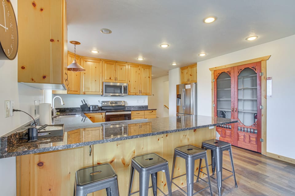 Kitchen | Main Level