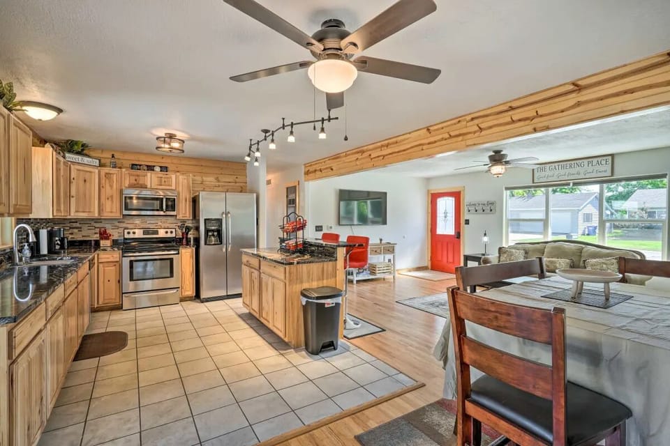 Plenty of counter space for meals and entertaining. Breakfast bar seated for 2!