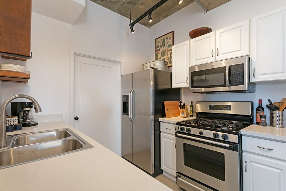 Well equipped full kitchen