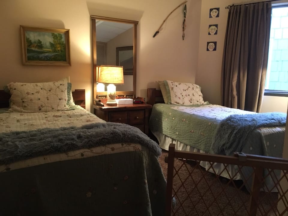 Third Bedroom - 2 Twin Beds