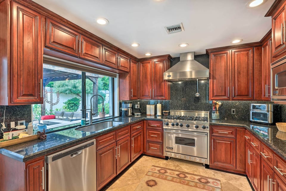 Kitchen | Dishware & Flatware