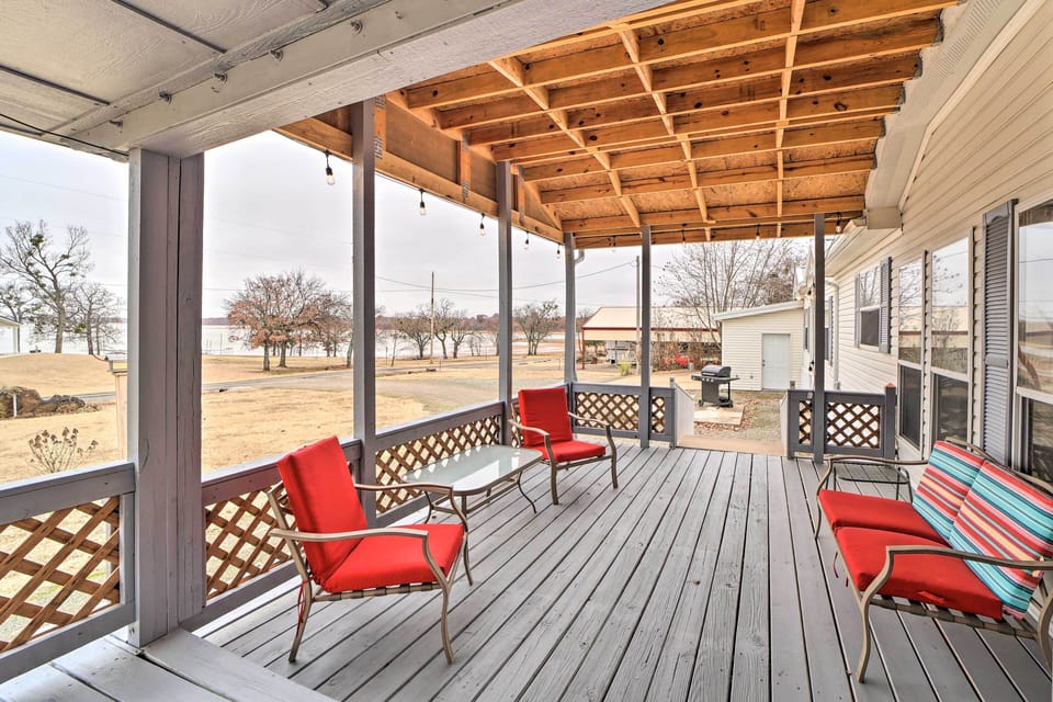 Eufaula Vacation Rental | 4BR | 3BA | 5 Steps Required to Access | 2,400 Sq Ft