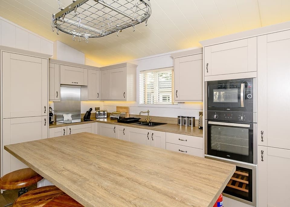 Signature Spa Pet - Hornbeam Country Park, Honiton