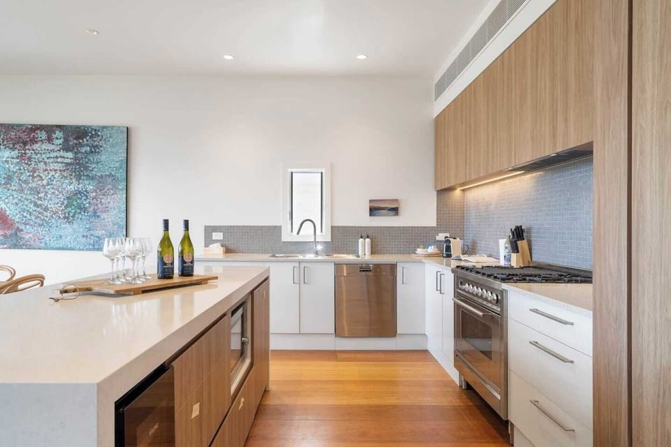 'The Headland' - Premier Queenscliff Abode, Steps from Queenscliff Beach & Freshwater Beach. A perfect family entertainer!