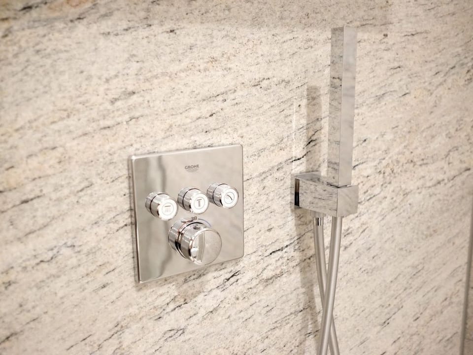 Hand-held showerhead