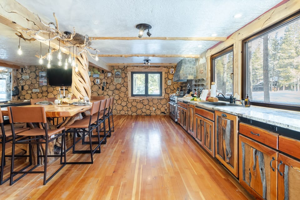 Kitchen and dining area.