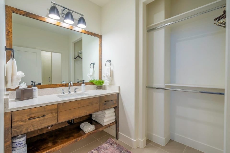 Villa 62 - En suite bathroom
