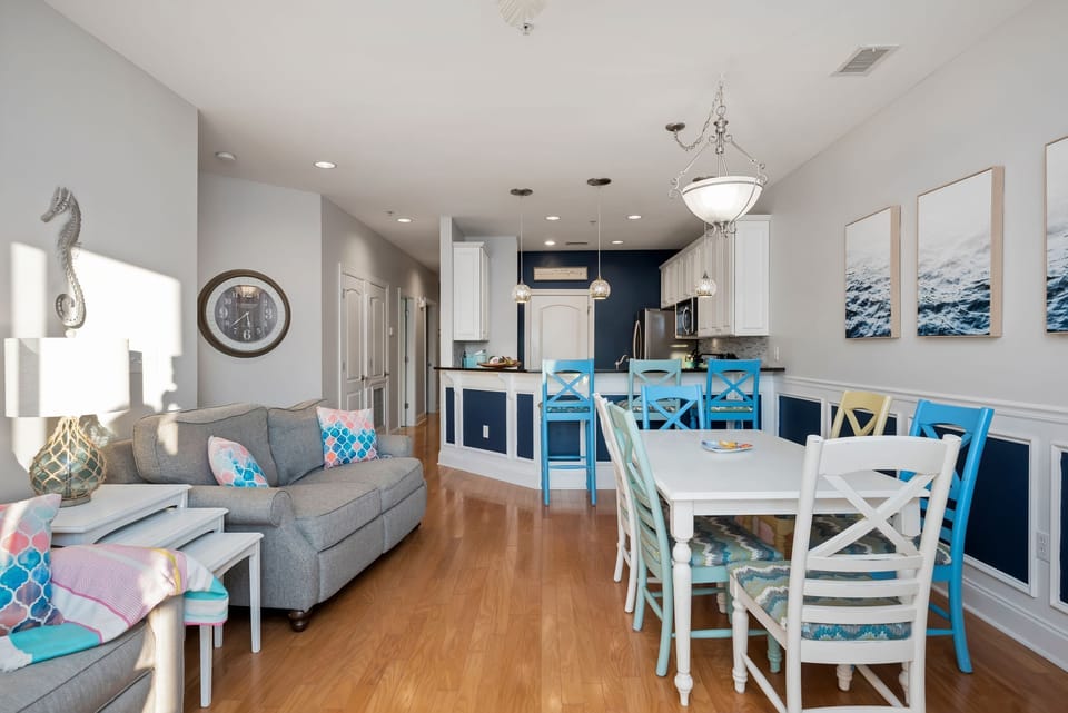 Dining / Living Area - Southwest