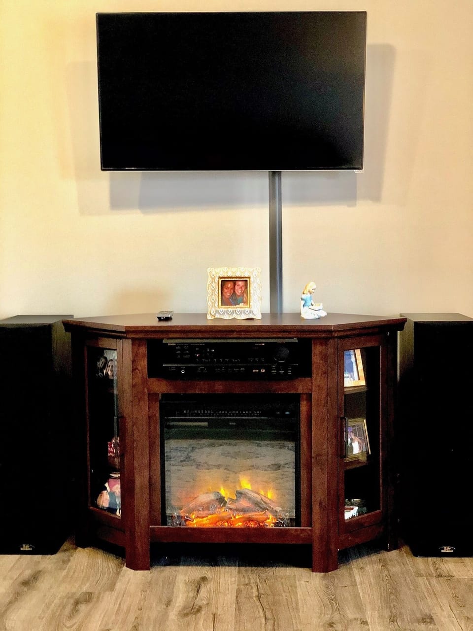 Living Room (fireplace)