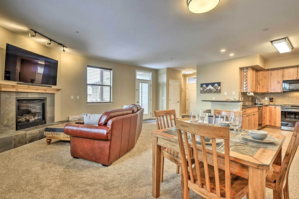 Dining Area | Fully Equipped Kitchen | Dishware & Flatware