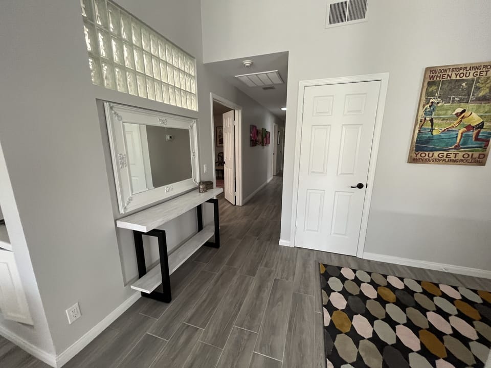 Entry way table