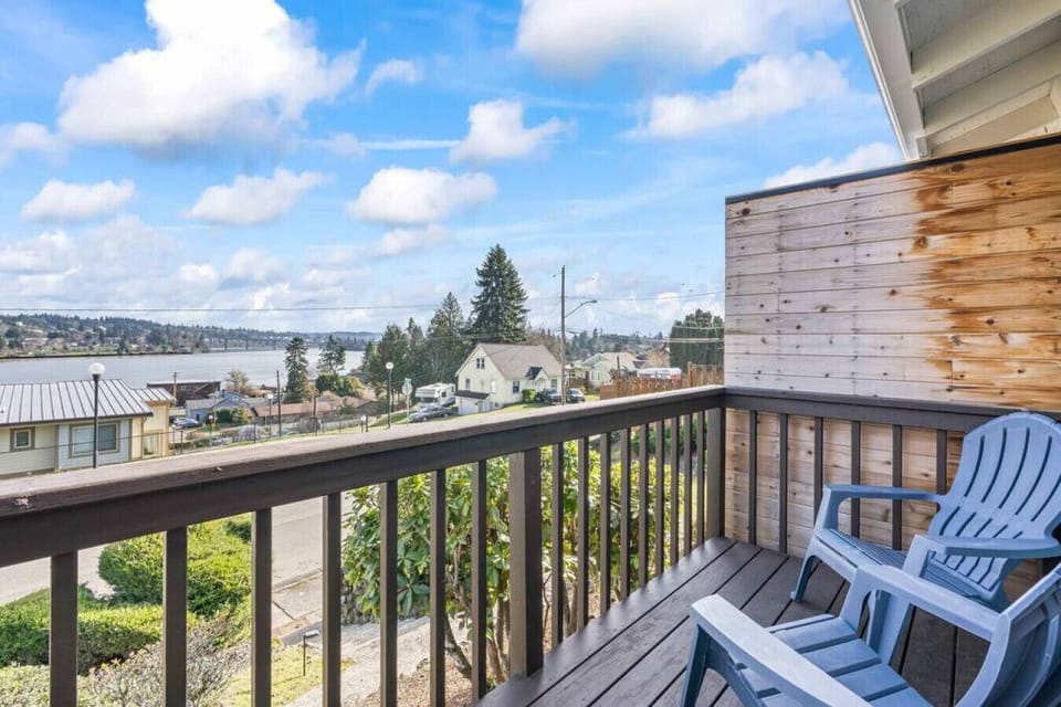 Relax on the deck with a book and beverage & enjoy the views!