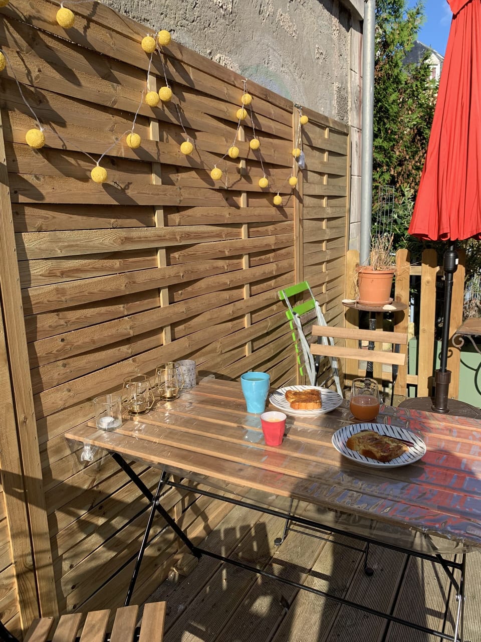 Outdoor dining