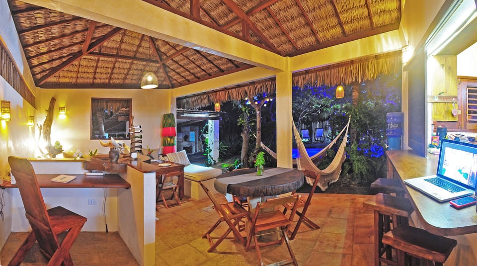 working desk with cable internet and wifi, large loung, american kitchen/bar.