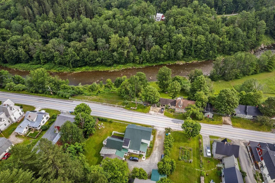 Access to Ottaqueechee River