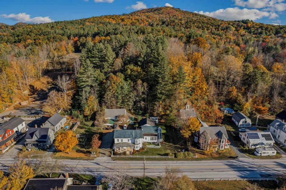 The Inn is right in the middle of the picture