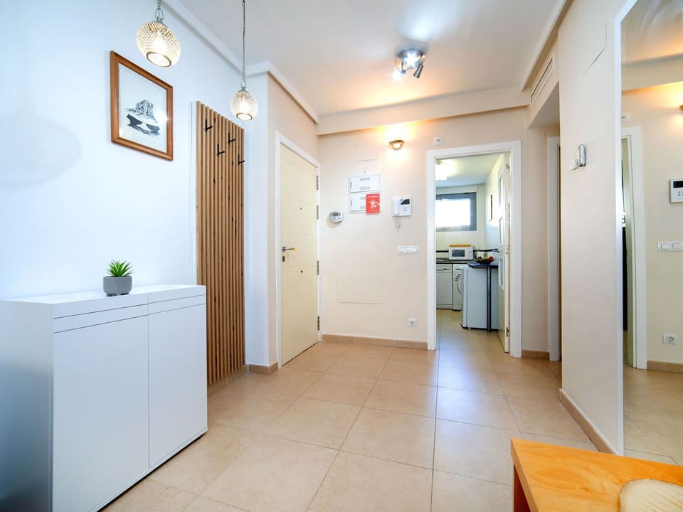 Flooring, Interior Design, Floor, Wood, Ceiling, Room, Apartment, Lighting, Furniture, Wood Flooring