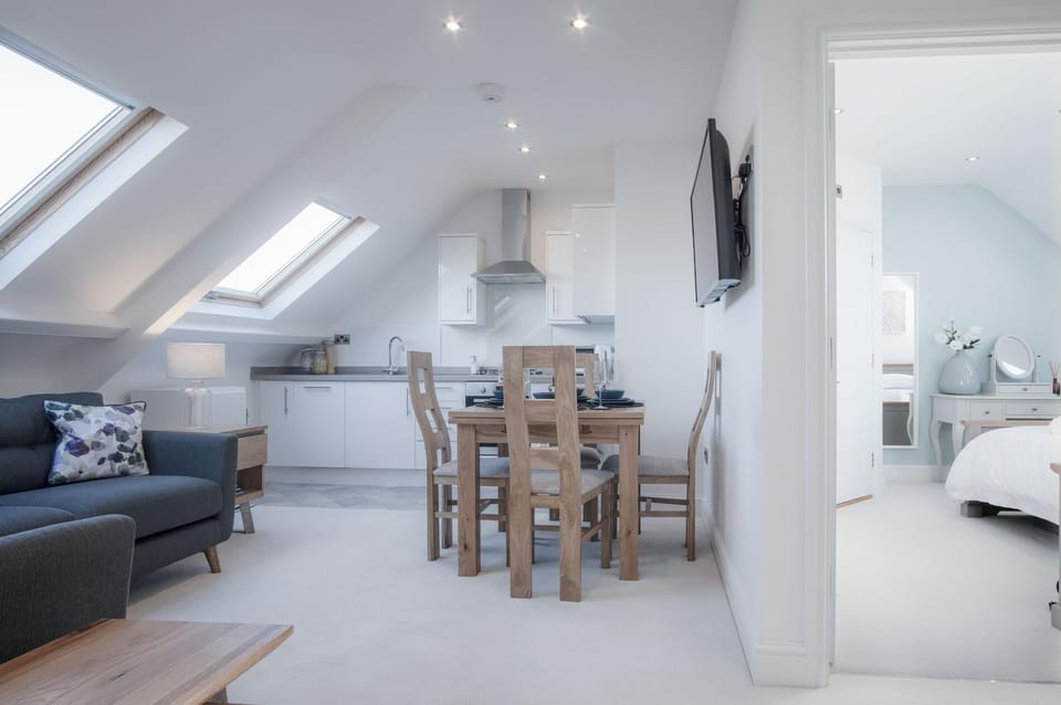 Skylark - 2 Bedroom Apartment - Tenby (12899)