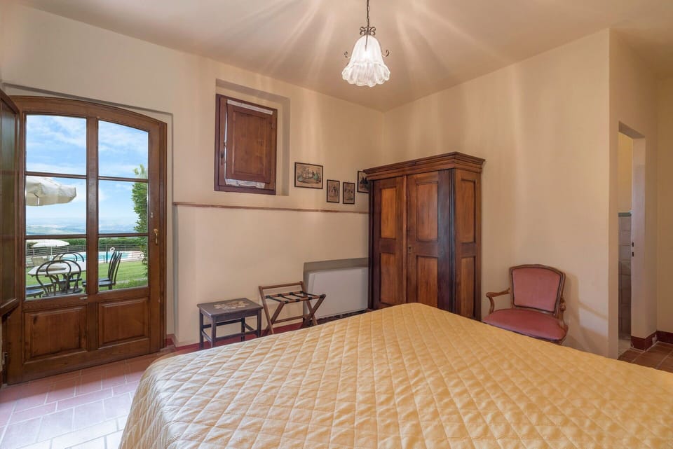 Amenities, Autumn, Bedroom, Room Detail, Spring, Summer