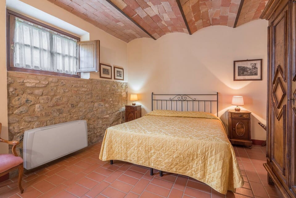 Amenities, Autumn, Bedroom, Room Detail, Spring, Summer