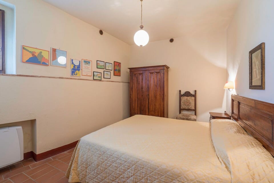 Amenities, Autumn, Bedroom, Room Detail, Spring, Summer