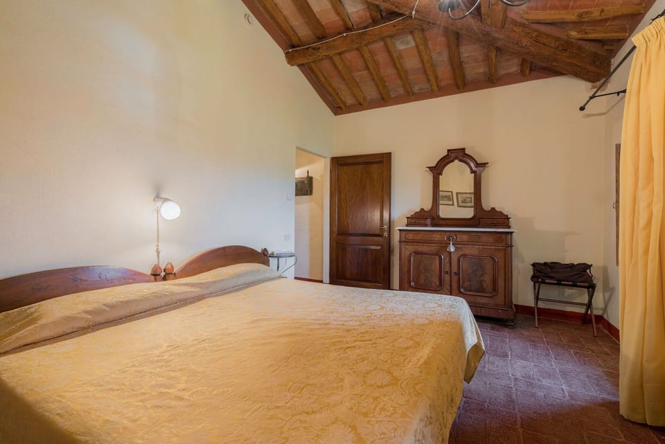Amenities, Autumn, Bedroom, Room Detail, Spring, Summer