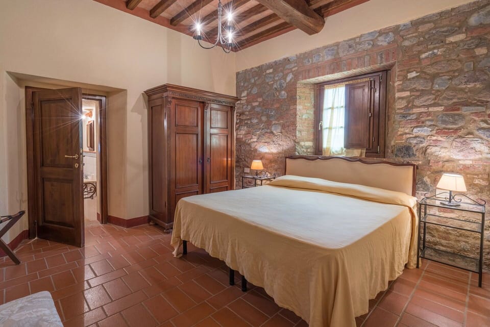 Amenities, Autumn, Bedroom, Room Detail, Spring, Summer
