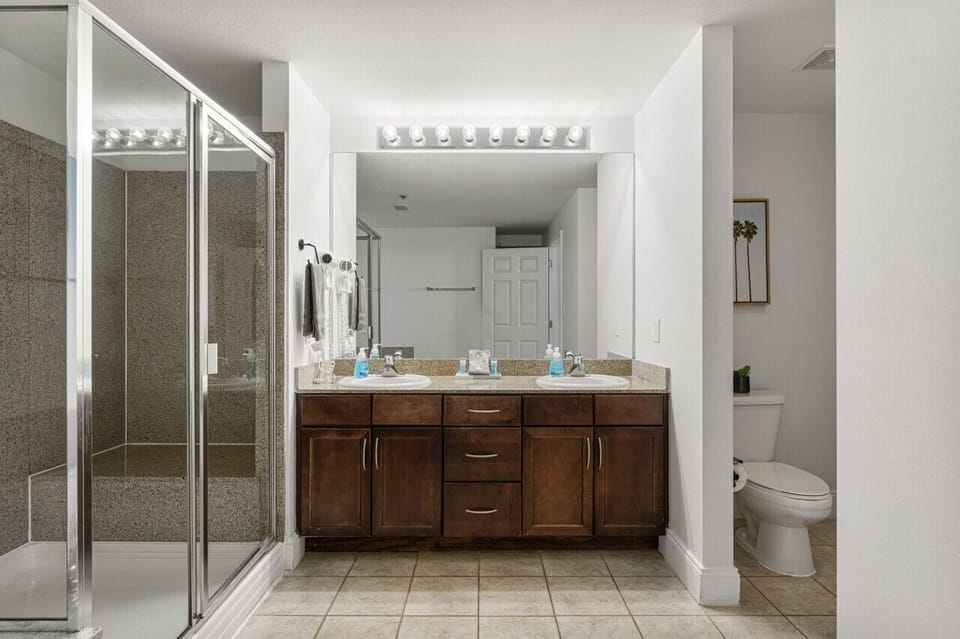Master Bathroom!