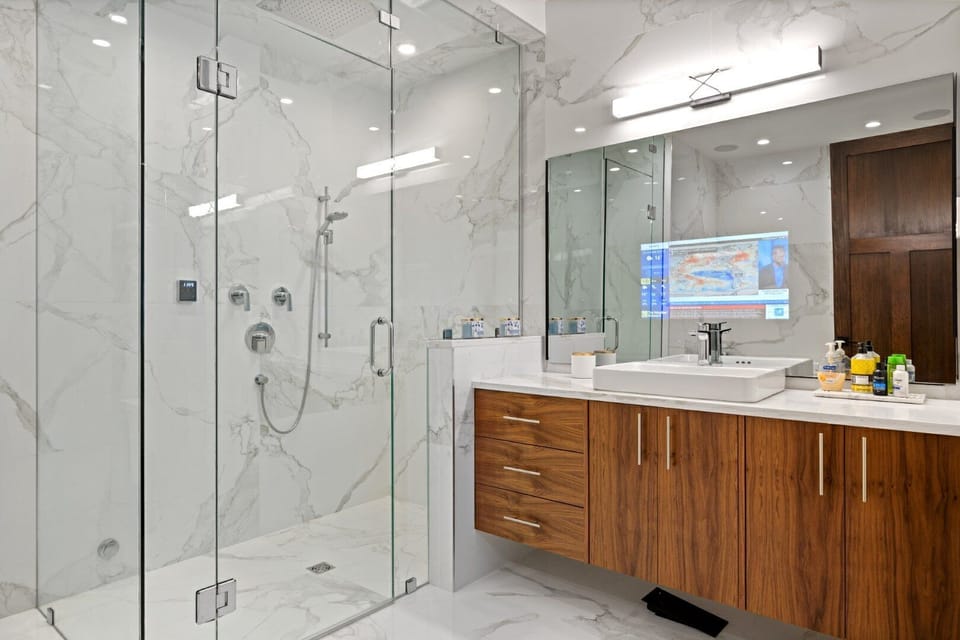 Main Bathroom 7 Foot  Bath Tub & Steam Shower Controls