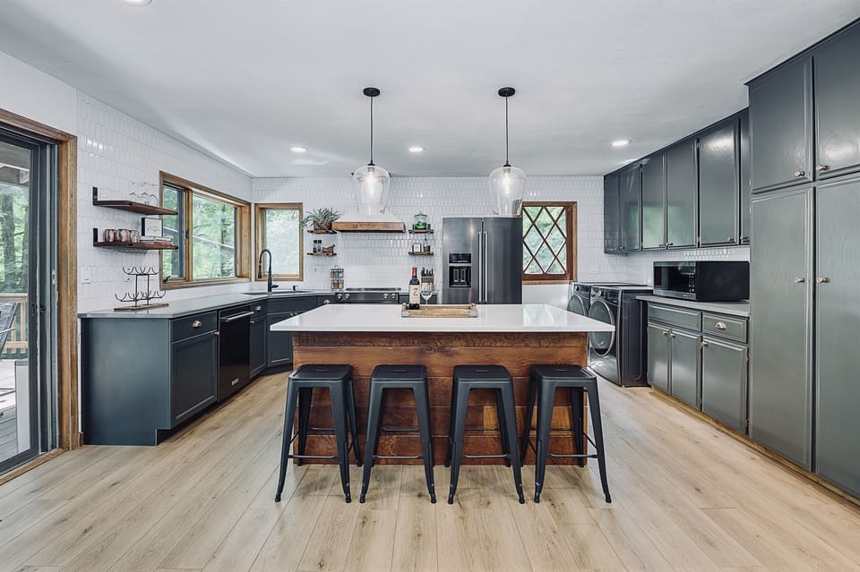 This fully remodeled kitchen has everything you need to create your favorite meals. Maybe you grab pizza from ZigZag Inn after a long day of exploring... or maybe you make a 7 course Thanksgiving meal for 14 people - we've got you covered. 