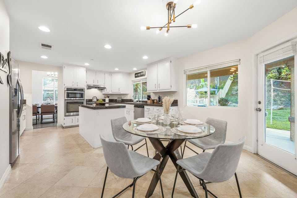 You will appreciate the seamless flow the eat-in kitchen offers
