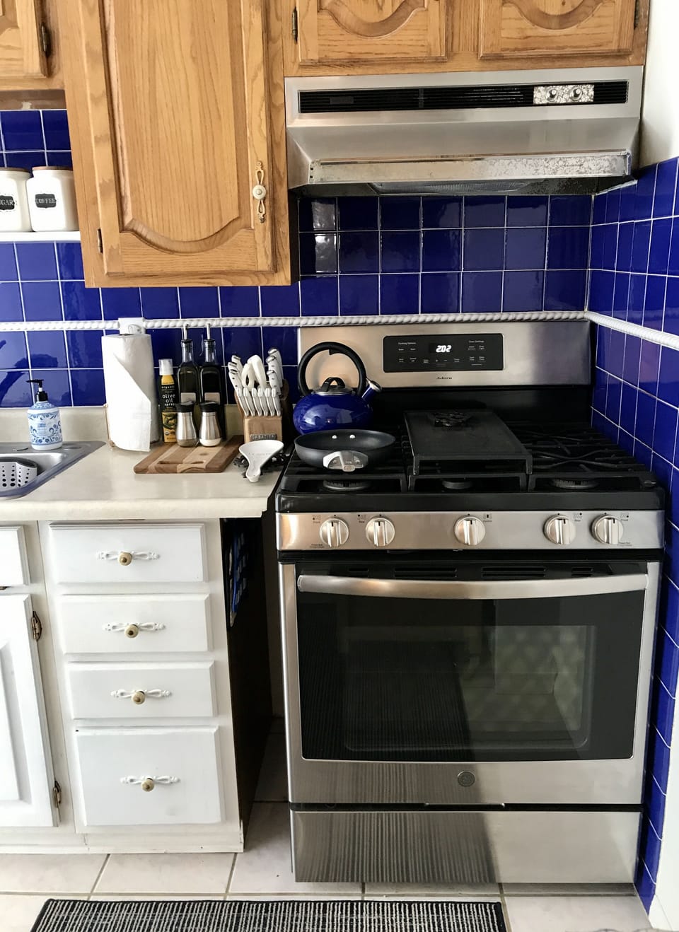 Full Kitchen with Stainless Steel Appliances & Laundry room
