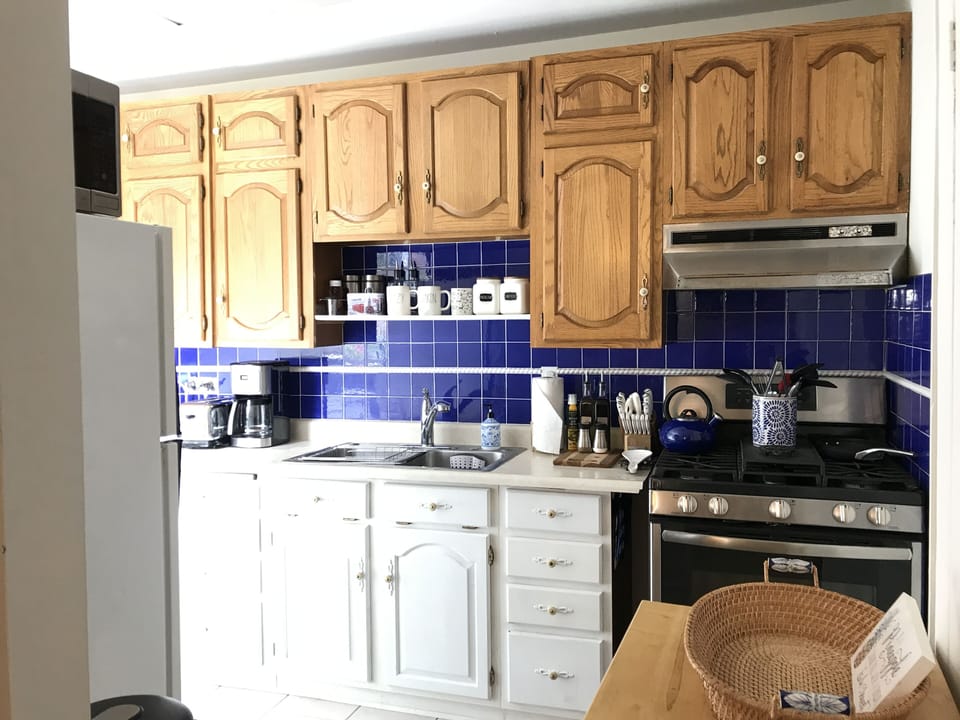 Full Kitchen with Stainless Steel Appliances & Laundry room