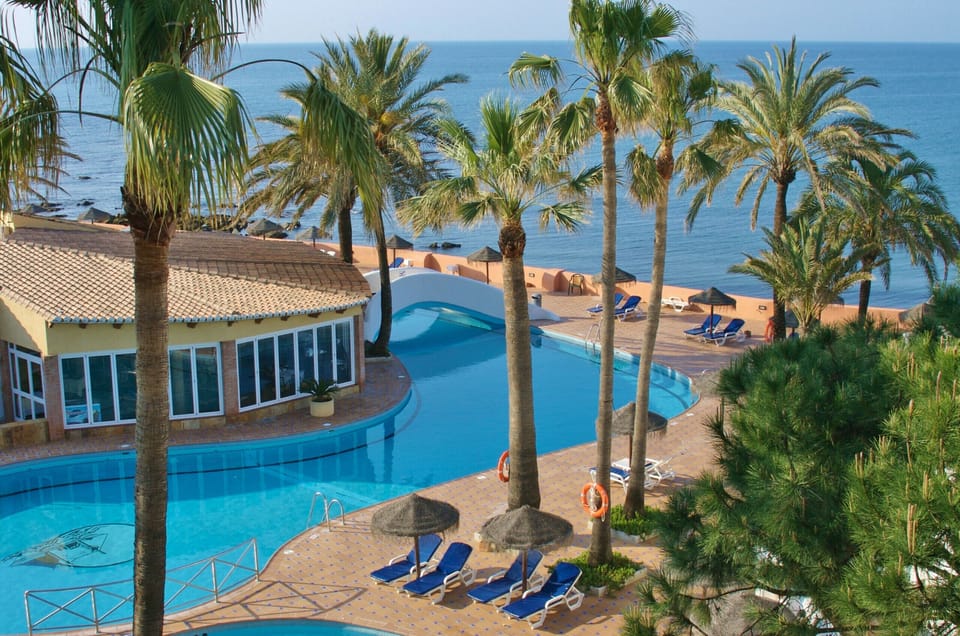 Doña Lola pool