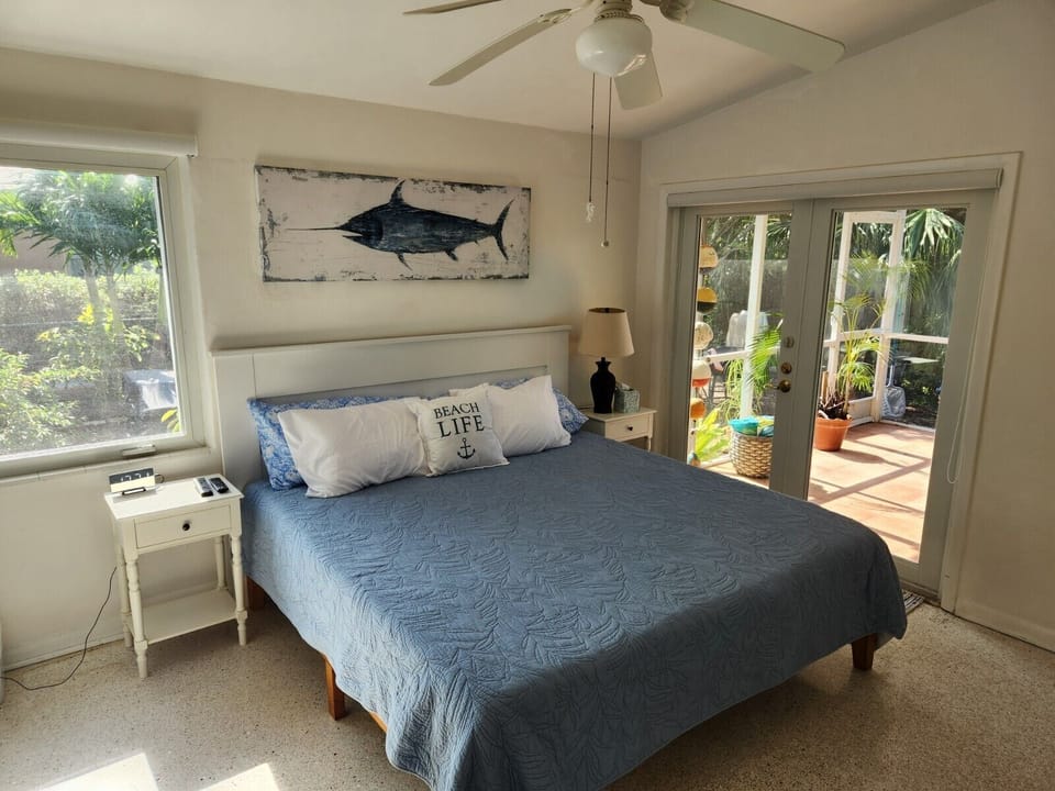 primary bedroom, king bed