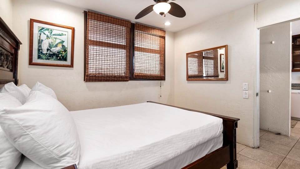 Quest bedroom has a ceiling fan, no AC.